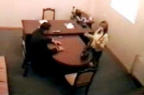 Tanımadığı şəxsin ev təklifini qəbul edən azərbaycanlı qadın məşhur: Stolun üstündə ... - FOTO