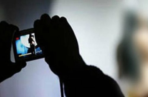 Oğlan oğlanı intim fotoları ilə şantaj etdi – Şok cinayət