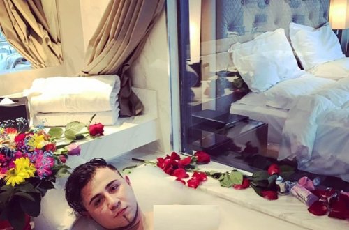 Bayram Nurlu Köpüklü Çiçək Vannasında Erotik Görüntülərini Yaydı – FOTOLAR