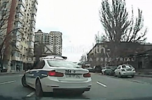 Eyni anda üç qayda pozaraq qəza şəraiti yaradan yol polisi- 99 YP 284+VİDEO