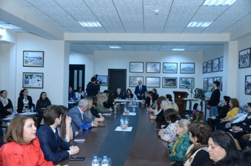 Nəsimi rayon İcra Hakimiyyətində “Müasir cəmiyyətdə sağlam ailənin qorunması” mövzusunda tədbir keçirilib