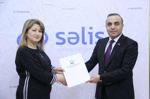 Azay Quliyev SƏLİS-in ilk müqaviləsini bu QHT rəhbərinə təqdim etdi – FOTO+VİDEO