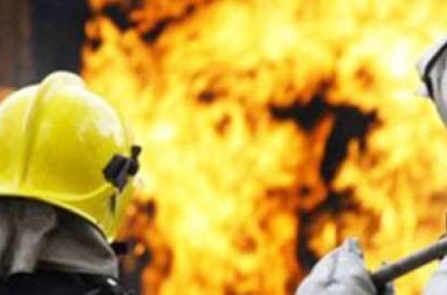 SON DƏQİQƏ: Bakıda üçmərtəbəli bina yanır - Xəsarət alanlar var