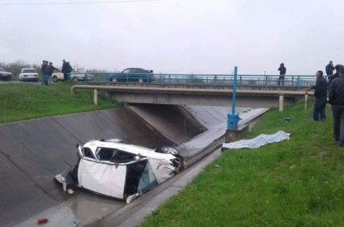 Xaçmazda maşın kanala düşdü: sürücü öldü - FOTO