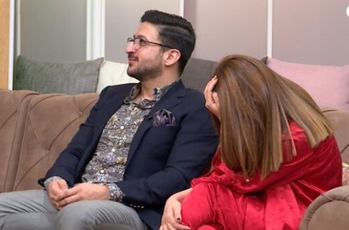 Aparıcı efirdə evli müğənniyə eşq elan etdi – VİDEO