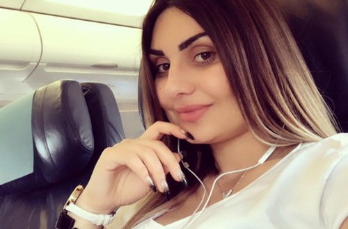 “Bilirəm, Amerikanın paytaxtı Nyu-Yorkdur” - Şəbnəm yenə biabır oldu - FOTO