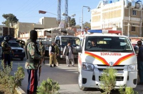 При нападении на автобус в Пакистане погибли 14 человек