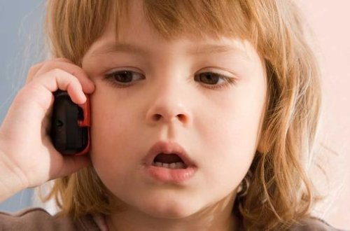 Təzyiqə məruz qalan uşaqlar üçün qaynar xətt yaradılır