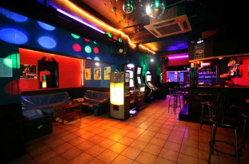 В Баку в ночном клубе избили девушку