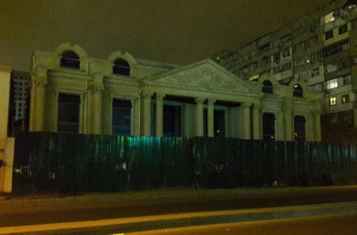 Bakıda təzə tikilən obyektin qarşısındakı ağacları yox etdilər