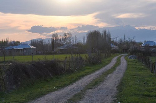 Bu kənddə hasardan baxanda ermənilər görünür - VİDEO