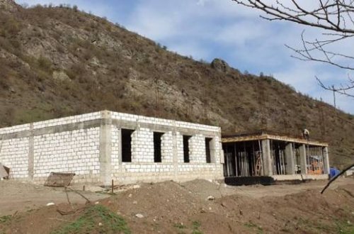 Separatçı rejim Kəlbəcərin kəndində ikimərtəbəli məktəb tikir - FOTO