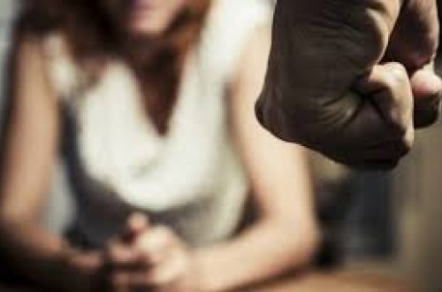 Ər üç uşaq anası arvadını başqa kişiylə mesajlaşan yerdə tutdu, dəhşət saçdı — Şamaxıda qətl