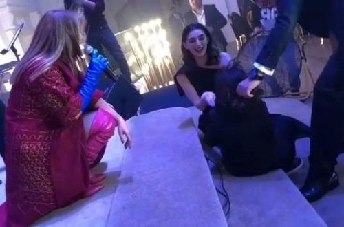 Aygün Kazımovanı görüb özünü itirdi - Video