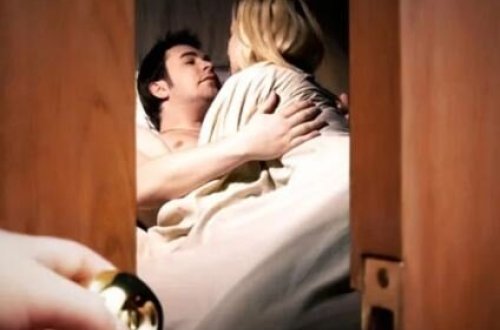 Kişi arvadını sevgilisi ilə tutdu və... — Azərbaycanda dəhşətli cinayət