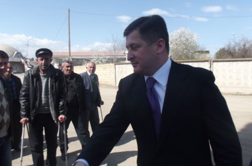 Kərəm Həsənov kəndi satışa çıxardı