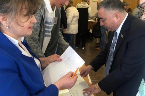 Deputat Rüfət Quliyev ikili vətəndaşlığı üzə çıxdı - Ukrayna seçkilərində səs verib