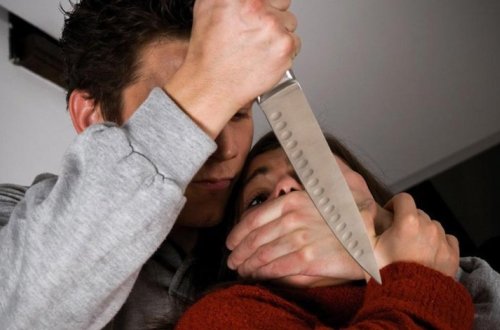 В Баку муж зарезал бывшую жену за отказ вступить с ним в половую связь