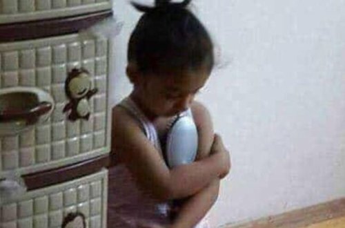 Şəhid qızı Zəhra - Bu daraqdan atamın qoxusu gəlir, onu heç kimə verməyəcəyəm