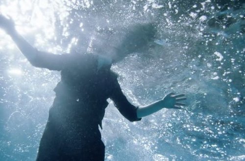 В Сальяне в реке найден труп учительницы - ОБНОВЛЕНО