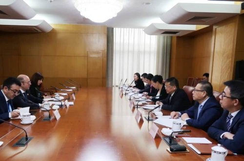 Energetika naziri Pərviz Şahbazov Çin Enerji Administrasiyasının rəhbəri ilə görüşüb (FOTO)