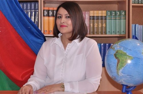 Bakıda müəllim şagirdi vuraraq hədələdi: işə polis qarışdı