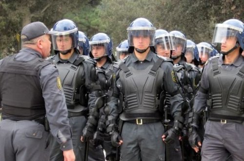 Азербайджанская полиция показала свою силу - ВИДЕО
