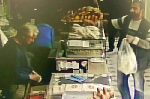 Sədəqə qutusunu oğurlayan kişi anbaan kameraya düşdü - FOTO