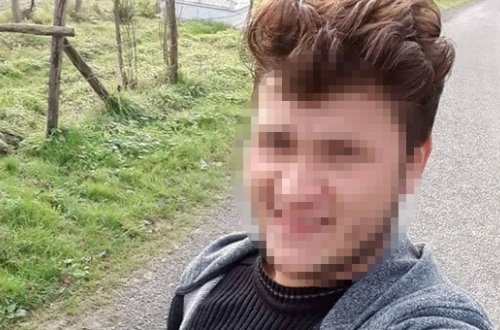 4 yaşlı oğlunu zorlayan kişini çılpaq halda yaxaladı - Biabırçılıq - FOTO