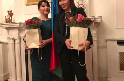 В Лондоне презентован сборник на английском языке 