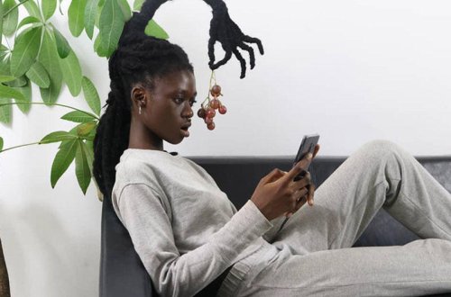 Qaradərili model saç düzümləri ilə hər kəsi şoka salır - FOTO