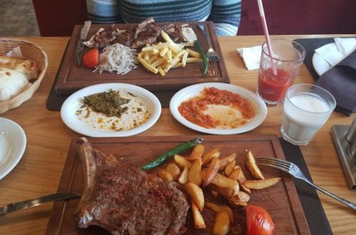 Azərbaycanlı məşhur aktyoru restoranda GİROV SAXLADILAR