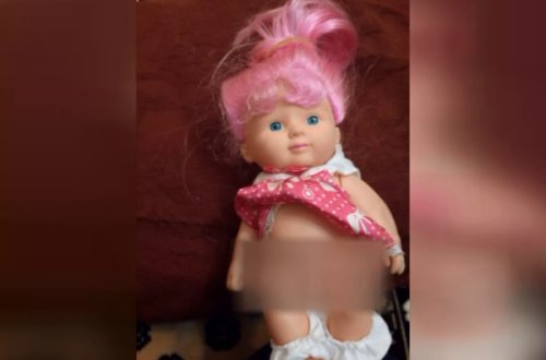 Bacısı üçün aldığı kukla Bakı sakinini şoka saldı - Başı qız, bədəni oğlan - VİDEO