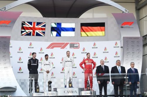 Ильхам Алиев наградил победителя 