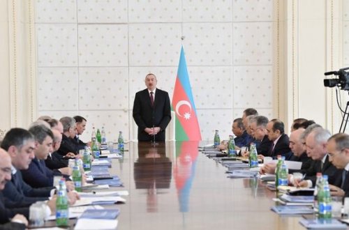 İlham Əliyev nazirləri topladı