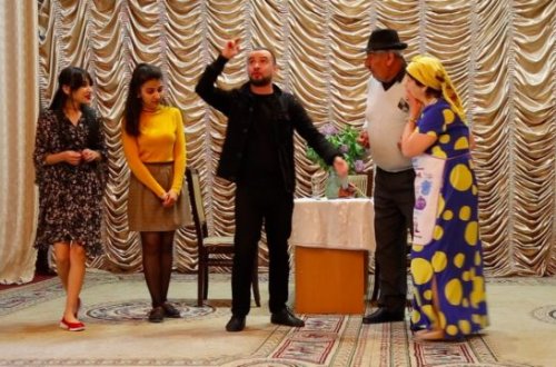 Qax Xalq Teatrında “Məhəbbət bir bəladır” komediyasının premyerası keçirilib