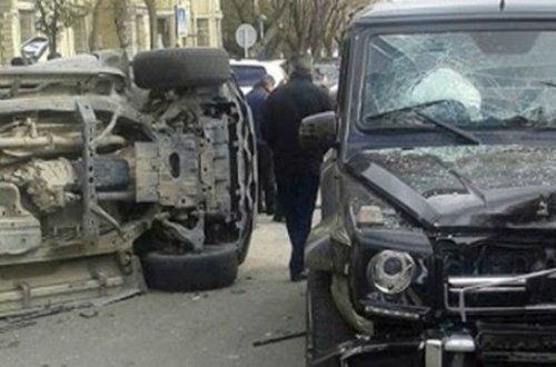 В Баку Gelandewagen протаранил 12 автомобилей - ВИДЕО