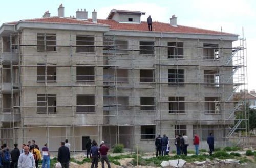 Polislər həyat yoldaşını gətirdilər, intihardan vaz keçdi - FOTO