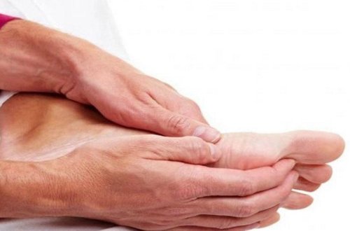 Ayaqlarda ağrılar bağırsaq xərçənginin simptomu çıxdı