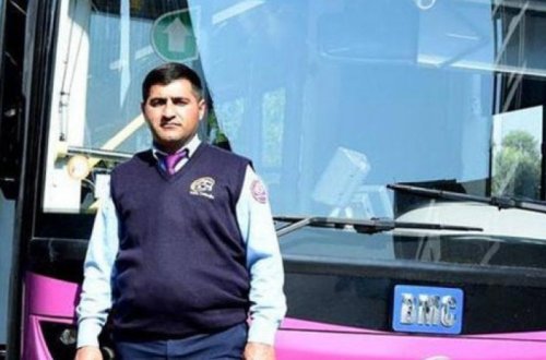 В Баку водитель автобуса спас жизнь молодой девушке