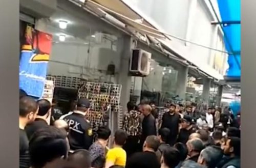 Sumqayıtda ticarət mərkəzində ər arvadını, sonra özünü bıçaqlayıb - Video