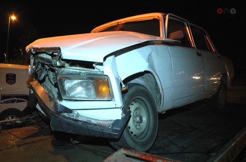 Bakıda dəhşətli qəza: Qız maşına çırpıldı - FOTO + VİDEO