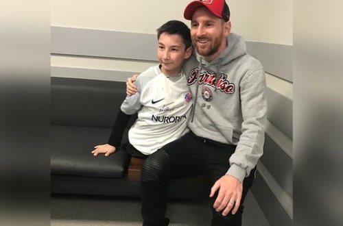 Messi ayaqları olmayan uşağın arzusunu yerinə yetirdi - FOTO