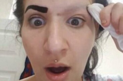 Gözəlləşmək istəyərkən qaşlarını itirdi - FOTOLAR