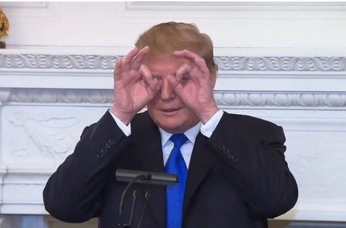 Trampı “təlxək” adlandırdılar