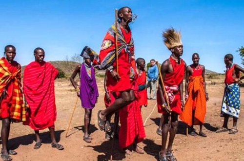 Bu ölkədə salamlaşanda bir-birlərinə tüpürürlər - FOTO