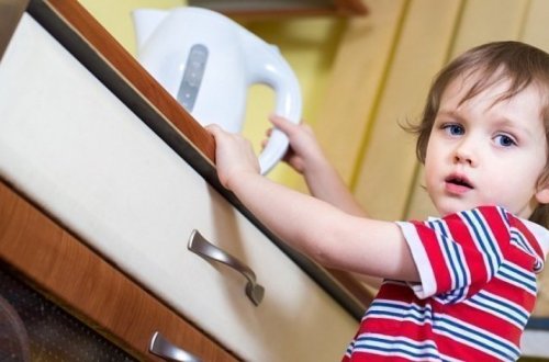 В Гяндже ребенок ошпарился кипятком