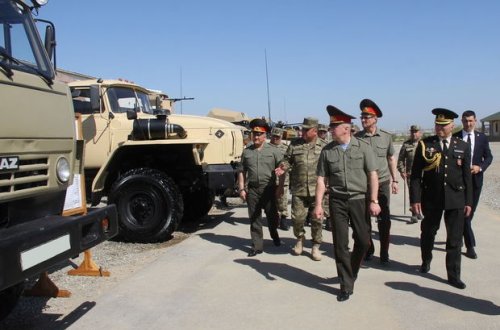 Belaruslu yüksək rütbəli hərbçilər Azərbaycandakı hərbi hissədə - FOTO