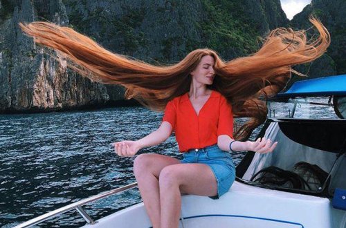 Keçəl idi, indi isə saçları ilə pul qazanır - FOTO