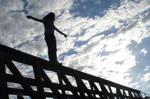 В Баку женщина пыталась броситься с моста - ВИДЕО